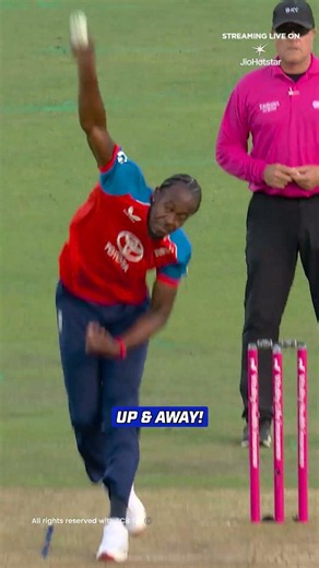 #AxarPatel turns a fiery bouncer into a maximum! | #ENGvIND