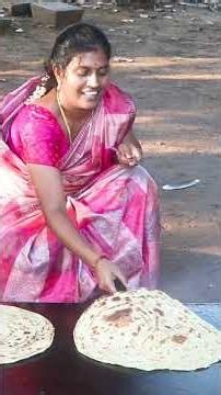 Big Size Porotta \\ Chicken Gravy COOKING AND EATING