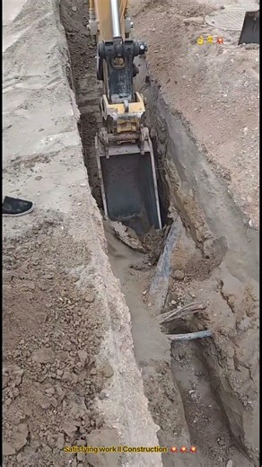 NARROW water trenching DREDGING with Special EXCAVATOR Bucket .