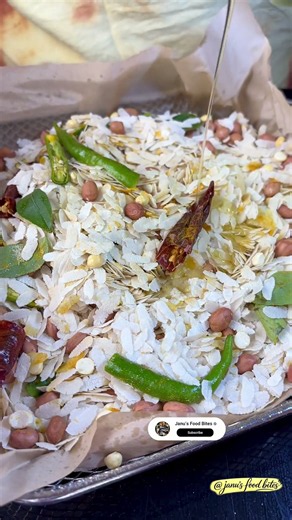 అటుకుల్తో ఏం చేస్తున్నావు అక్కా? 😍 | Easy & Crispy Atukulu Mixture #crispy #pohamixture