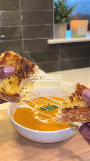 As soon as I felt that crisp breeze outside, I knew it was officially soup season. This creamy roasted tomato soup with a buttery grilled cheese is the perfect fall comfort meal 😮‍💨👨🏾‍🍳 Ingredients: 6 large tomatoes 10 oz cherry tomatoes 1 yellow onion 1 yellow bell pepper 8–10 garlic cloves Vegetable broth Heavy whipping cream Sourdough bread Pepper jack cheese Colby jack cheese Garlic and herb butter Olive oil Fresh thyme Fresh basil Seasonings: Salt Black pepper Crushed red pepper flakes