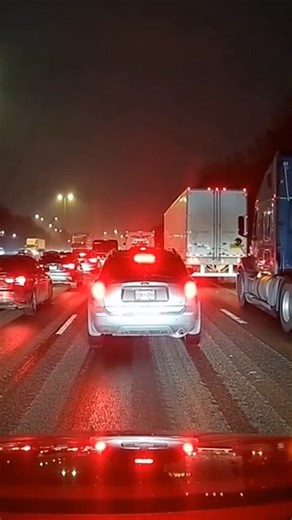 Truck Explosion Causes Chaos on Busy Highway Atlanta, Georgia — November 12, 2024 A routine evening commute turned into a scene of terror on Tuesday when a semi-truck’s rear tire violently exploded, erupting into flames and thick black smoke. The incident occurred during heavy traffic, catching nearby motorists off guard as debris and fire quickly spread across the highway lanes. Dashcam footage captured the moment of the blast, showing the white trailer suddenly engulfed in a localized fireball