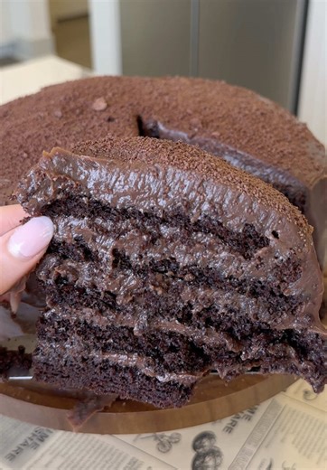 This Chocolate Fudge Cake by @sizzlewithgaby is ultra-moist, rich, and loaded with deep chocolate flavor 🍫✨ a decadent chocolate dessert made for serious chocolate lovers. Layered with fudgy goodness and soaked in chocolate milk for extra moisture, every bite is soft, indulgent, and bakery-worthy. Get the full recipe at the link in bio and keep tagging #feedfeed for a chance to be featured. CHOCOLATE CAKE: All-purpose flour Sugar Unsweetened cocoa powder Baking powder Baking soda Fine salt Butt