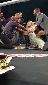 This is NOT how you treat your new Queen of the Ring 🙅👎🍅 #WWERaw