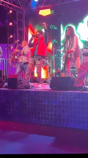 Pokémon Theme Song Live at Universal Fan Fest