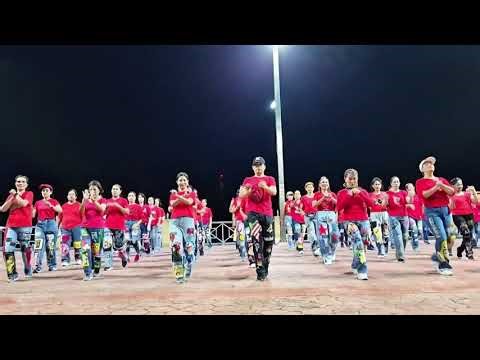 Line dance to the song "Ta Muean Thom"