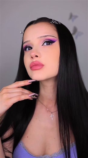 This glam purple eye makeup idea is absolutely stunning