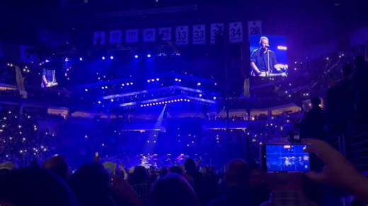 It was at this moment, I knew…I’d died and gone to heaven. 🥹PURPLE FUCKING RAIN!!! 💜☔️🫶So effing euphoric hearing this and singing those WOOOHOOOoooo-oo’s at the end!#Springsteen #EStreetBand #LandOfHopeAndDreamsTour #PurpleRain #Minneapolis #Prince