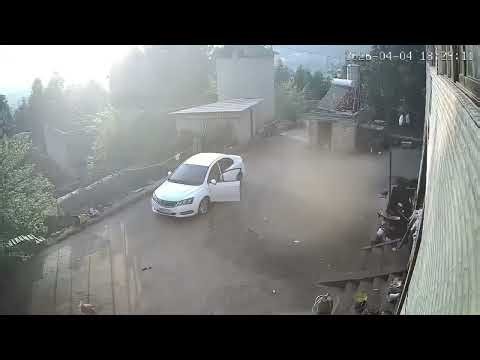 Unattended car rolls backward down slope in Yunnan, China