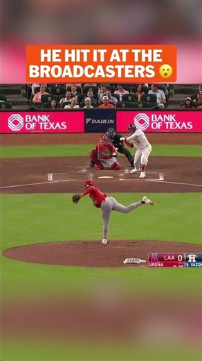 Christian Vázquez homered right at the Astros’ broadcasters in the Crawford Boxes! 🤣