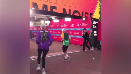 Moment last runner crosses London Marathon finish line