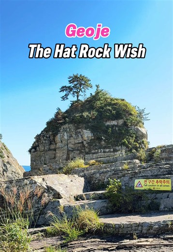🇰🇷 Just a short walk from Wind Hill, Sinseondae is a coastal wonder in Hallyeohaesang National Marine Park! 🪨 Legend says immortals once came here to enjoy the scenery, and the layered greenish-grey sandstone and reddish-purple mudstone tell millions of years of history. Don't miss Gat Rock, the hat-shaped stone where scholars once prayed for exam success. #korea #koreatravel #geoje #rocky #naturelover