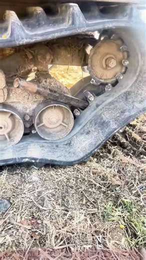 3 Steps to Fix a Stuck Excavator Sprocket 🚜🔧 #shorts