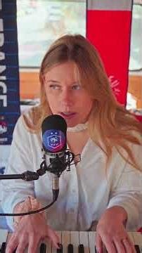 Elle chante pour la FFF et impressionne tout le monde 😍