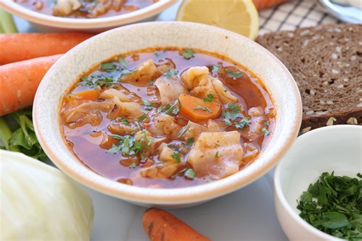 Quick and easy cabbage soup 🍜 | The Cooking Foodie