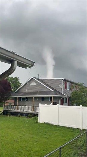 Tornado Touches Down in Streator, Illinois || ViralHog