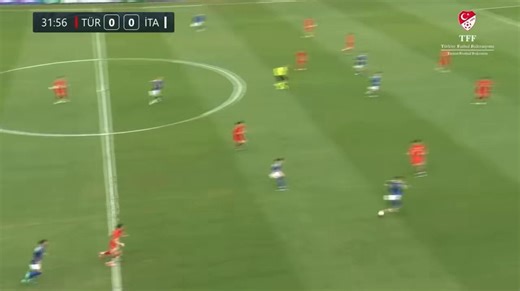 #BVB | Hay GOLAZO de 🇮🇹 Samuele Inacio [17] para Italia U19 sobre su par de Turquía. Empate parcial 1-1.🇮🇹 Luca Reggiani [18] también fue titular.