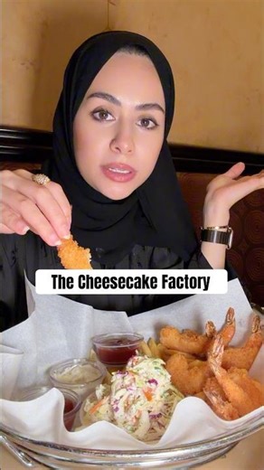 منيو عملاق في The Cheesecake Factory || ٢٥٠ طبق