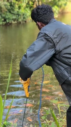What Can You Find Magnet Fishing in a River? 😳 #magnetfishing #fishing #treasuresearch