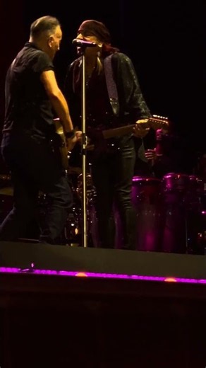 🎸 Bruce Springsteen makes experience a living force, not just a trophy left gathering dust 🔥