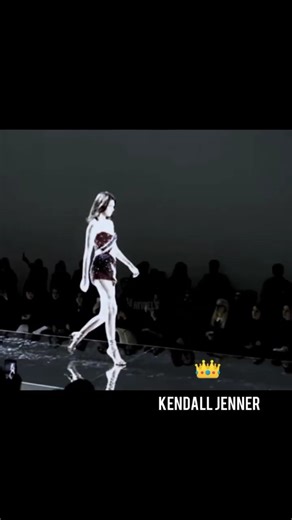 Iconic #kendalljenner | Walk Like A Model 👠