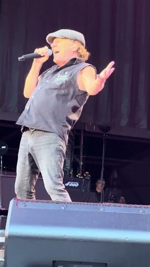 🎸💥 AC/DC unleash chaos – Brian Johnson’s vocals slam through the decades #ACDC #AC/DC