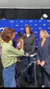 Jodie Foster & Hailee Steinfeld on what “unconventional” traits they had 🪄 #D23 #D23Creators