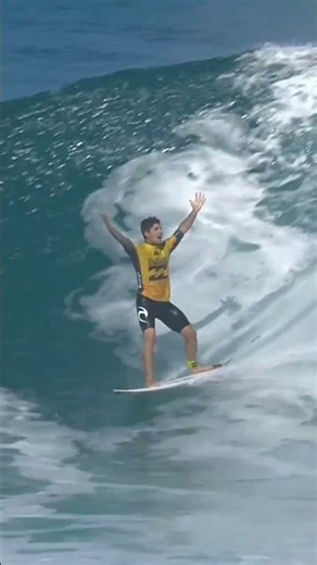 Hoje, o Tricampeão Mundial @gabrielmedina completa 32 anos 🎉 Gabriel Medina