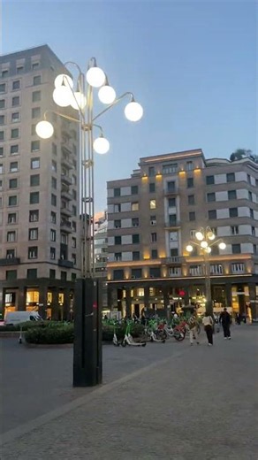 2026-04-19 米蘭 傍晚街景｜聖巴比拉廣場｜義大利 - 米蘭人最喜歡的聚會場所 x Piazza San Babila in Milano, Italy