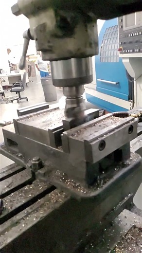 Vertical Mill Going to Work 🔥 #milling #machinist