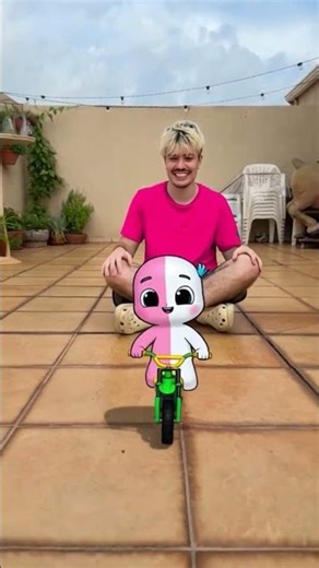 Pimga virou piloto de moto!