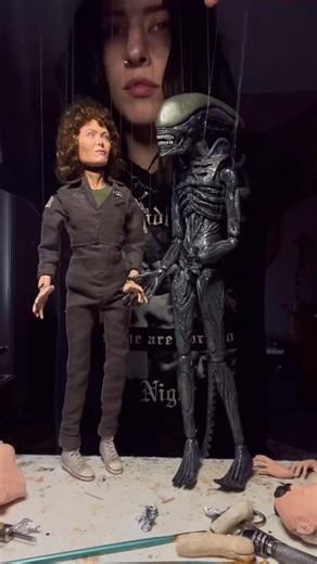 Like a puppet on a string | Sigourney Weaver Fanspage