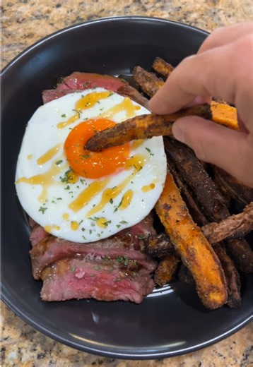 SOOOOOOOOOOO sorry for not listening to everyone who said the season my steaks! I salted it before I seared it and BIG difference! N.Y strip with crunchy air fried sweet potato fries. #dinner #steak #healthy #airfry #cooking