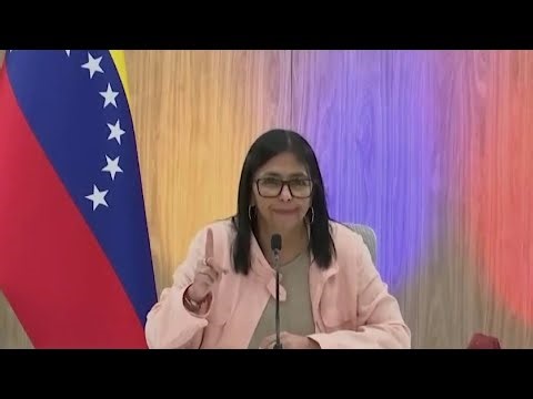 Delcy Rodríguez dice que nadie de fuera gobierna el país en desafío a Trump | Noticias Telemundo