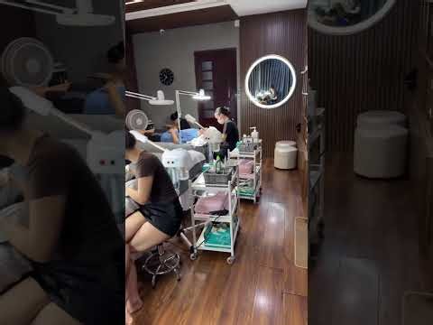 Loan Nguyen Acne Treatment Official livestream