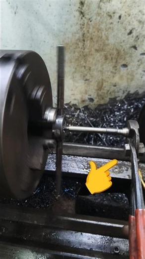 External threading die on lethe machine 🔩#machine #spindle