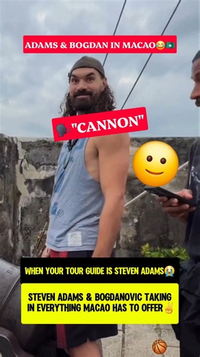 Steven Adams on TOURIST MODE😭✌️