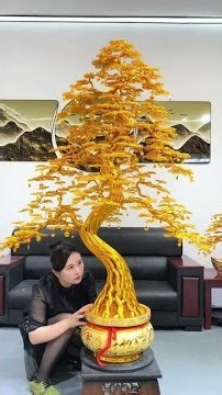 A 15-year-old girl made a gold tree