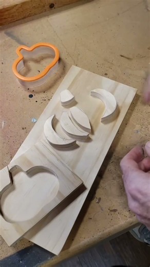 Using the "Segmentation" method to make a pumpkin from a cookie cutter