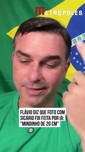 Flávio diz que foto com sicário foi feita por IA: “Mindinho de 20 cm”
