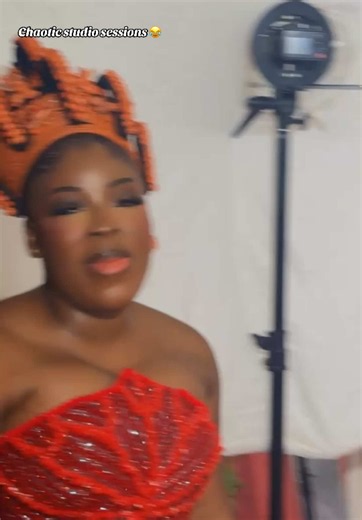 Chaotic Studio Sessions: A Funny Behind-the-Scenes Look 😂