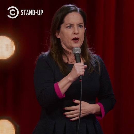 Martha Kelly just has a quick poll. #standup #marthakelly