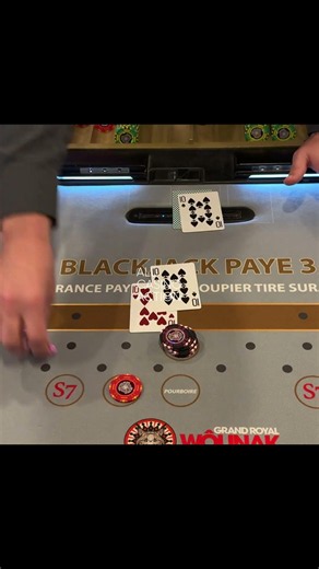 WHAT AN INSANE PULL!! #blackjack #casino