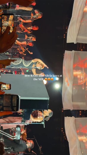 Raye and Alicia Keys Live at Montreux: Rotating Stage Moment
