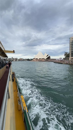 Manly to Sydney ferry ride — scenic ferry boat views