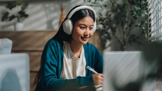 47% of college students have seriously considered changing majors due to AI: Survey