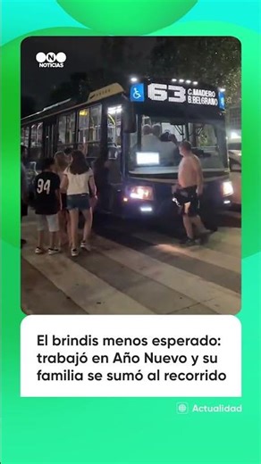 El chofer del coelctivo se sorprendió cuando los pasajeron comenzaron a celebrar con el