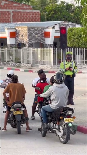 Fake Traffic Light Prank Goes Horribly Wrong! 🚦🚨
