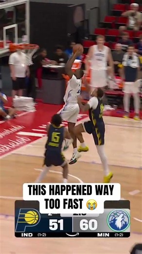Jaylin Williams beat the halftime buzzer with the two hand jam 🤯