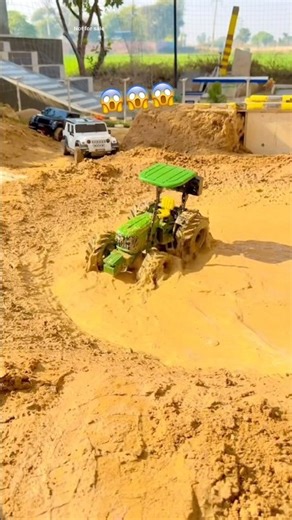 John Deere in extreme mud 😱😱4x4 power 💪💪